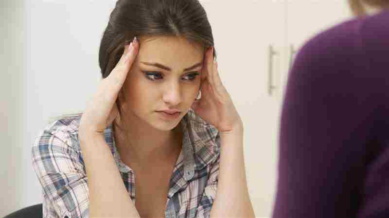 Shutterstock. La postura de la hija: no es necesario demostrar lo que se sabe