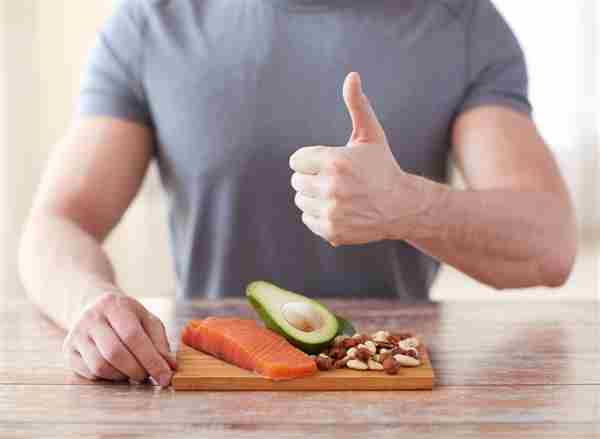 5 secretos de nutrición para que los hombres desarrollen músculo y pierdan grasa