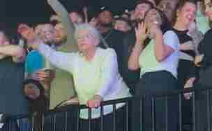 Mary Jane Farquharson bailando en el espectáculo de 50 Cent en Birmingham