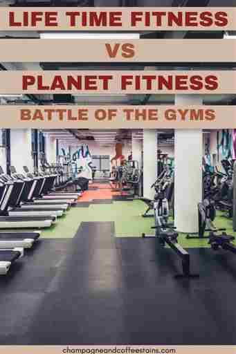 imagen de un gimnasio con texto life time fitness vs planet fitness