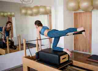 2 Hacer Pilates y entrenamiento de fuerza