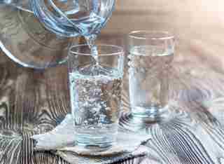 2 Esta es la cantidad de agua que debes beber 2 Esta es la cantidad de agua que debes beber