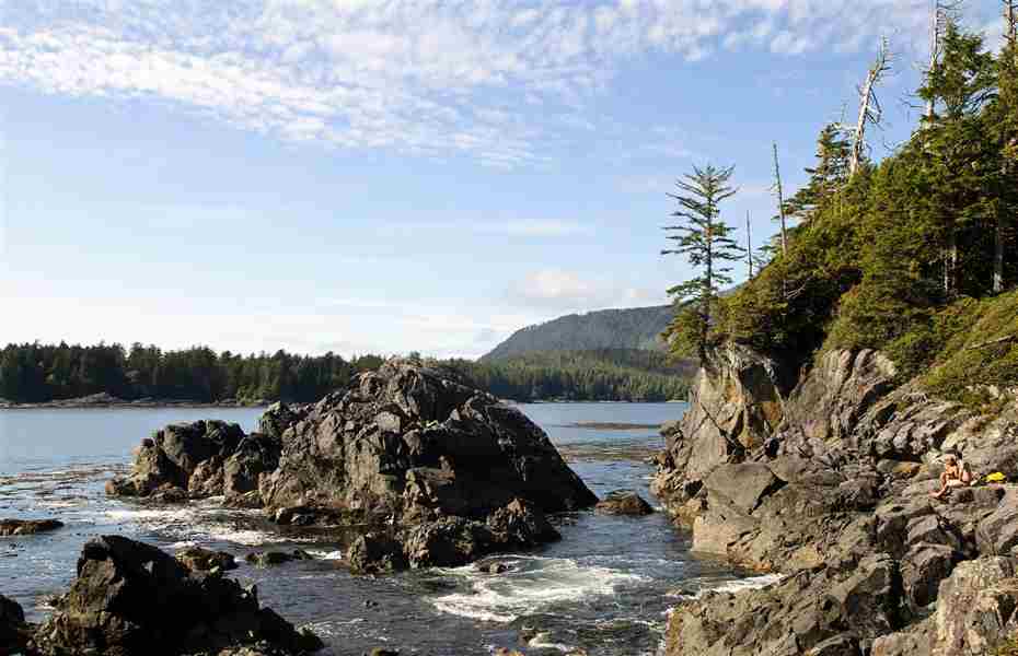 7. Realice un recorrido por la cala de aguas termales, Tofino, isla de Vancouver.