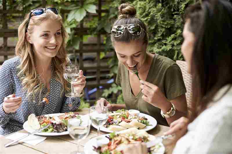 12. Practica una alimentación consciente