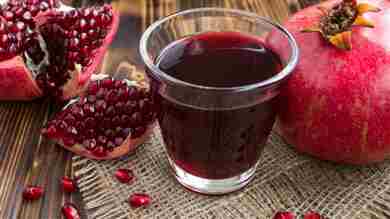 Liudmyla Yaremenko/Getty Images Jugo de granada en vaso
