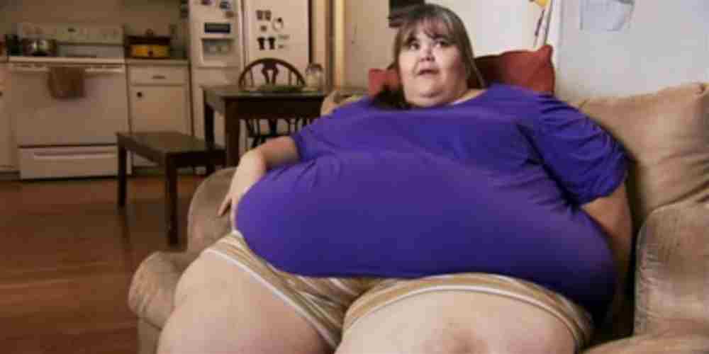Proporcionado por ScreenRant My 600-lb Life Zsalynn hablando durante la entrevista sentada en una silla